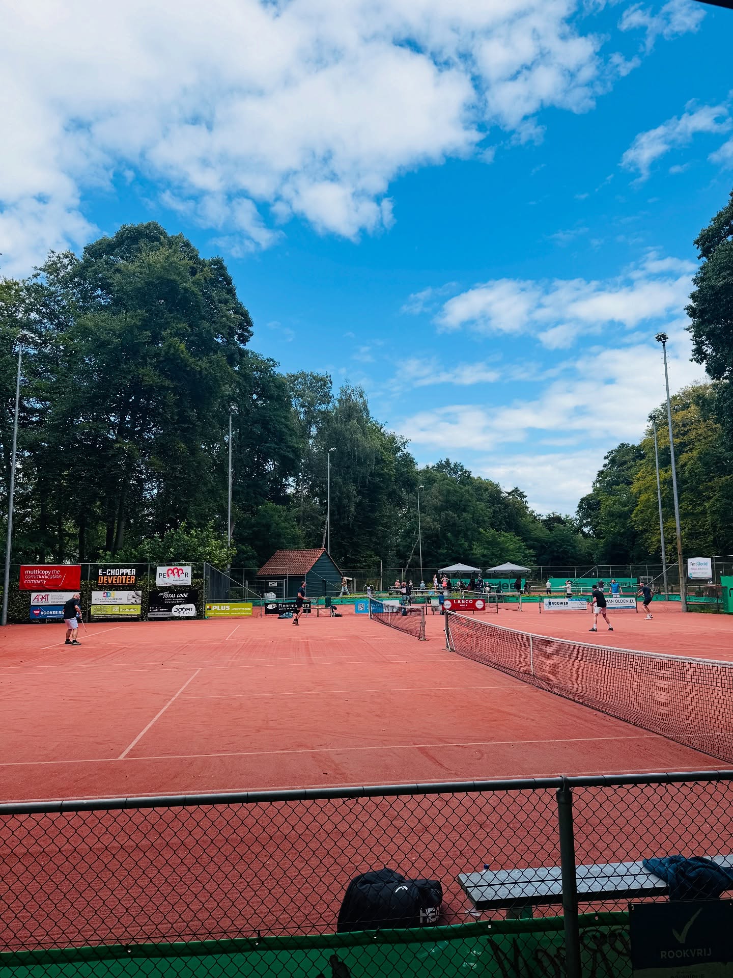 Bij @tcparkbraband staan de laatste wedstrijden er op! Straks met z’n allen naar @drijverstc 🎾 #dtk2025 #deventertennis