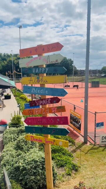 De finales van de jeugd zijn in volle gang! Zometeen de prijsuitreiking. En inmiddels zijn de 35+ finales ook begonnen! Die prijsuitreiking is vanavond met aansluiten de feestavond! #dtk2025 #deventertennis