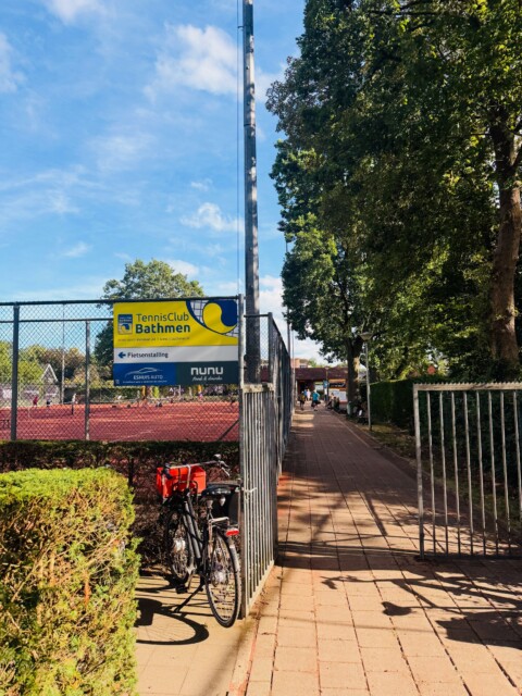 🎾 Traditioneel begint het DTK in Bathmen! Daar zijn onze 55plussers vanmiddag dan ook begonnen! De 17+ en 35+ beginnen zometeen op TC Park Praband, Drijver’s TC, TC Bathmen en TP Colmschate! Kom gezellig kijken! #dtk #deventertennis