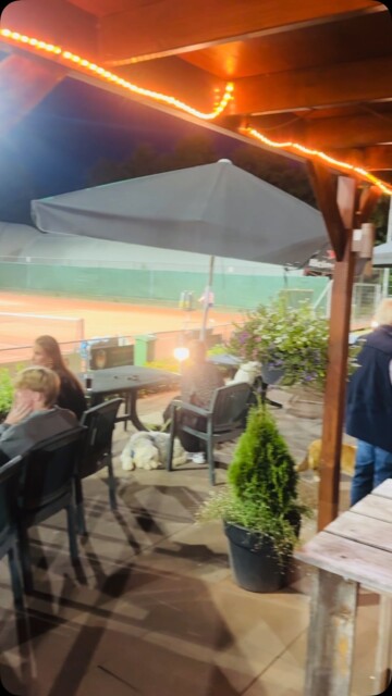 Bij TC de Schapekolk zijn inmiddels de laatste rondes de baan op! Alle 6 banen bezet! #gezellig #deventertennis #dtk