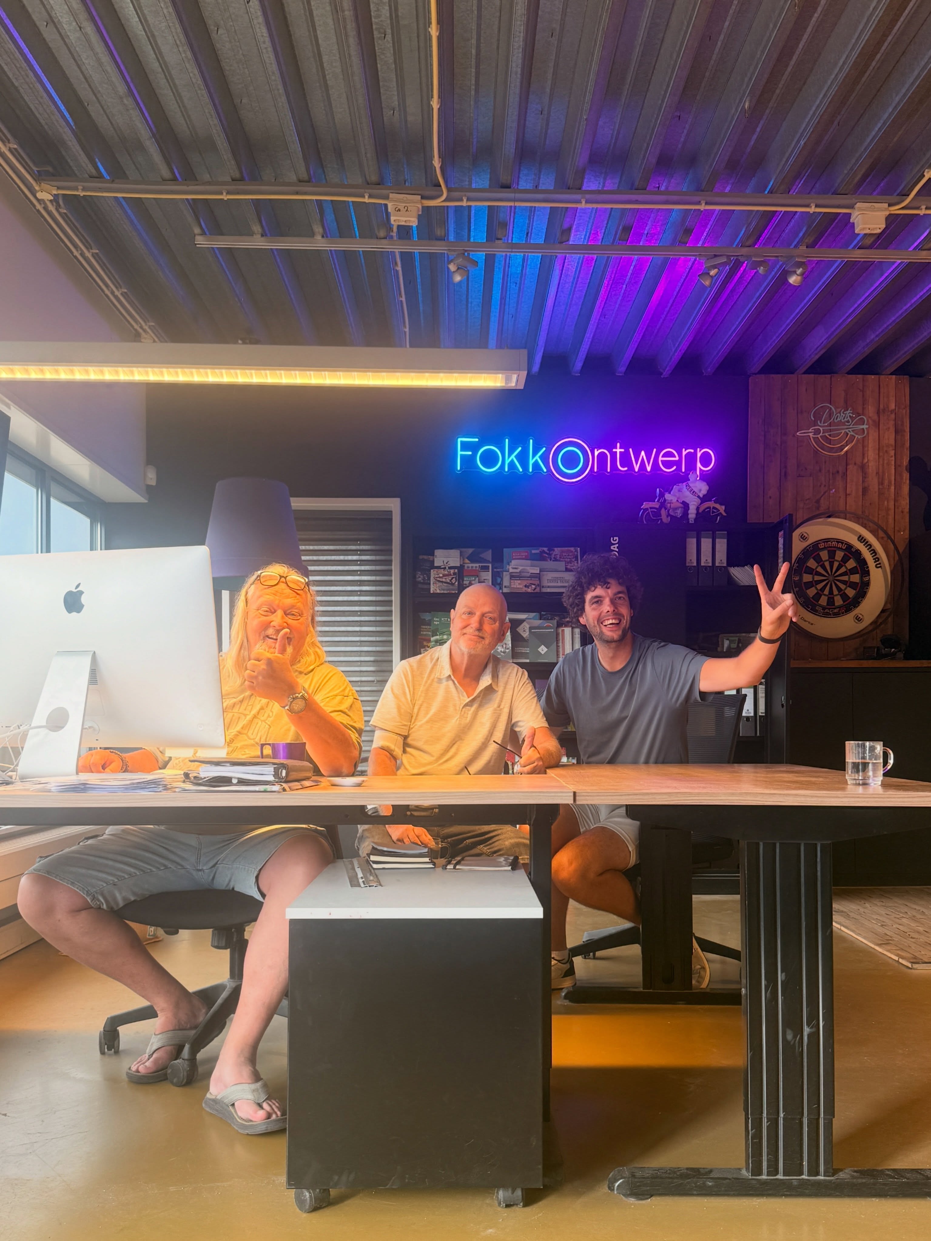 Onze Martin & Paul zijn samen met Fokko Ontwerp druk bezig met het DTK-krantje! 🗞️ Vanmiddag worden de krantjes gedrukt door @multicopydeventer en daarna zijn ze te vinden op het finalepark! 🎾 #dtk2026 #deventertennis