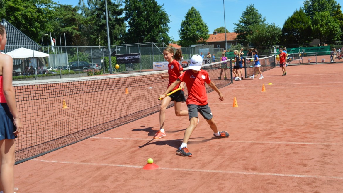 90 kinderen van alle parken: heerlijke Deventer tennisdag